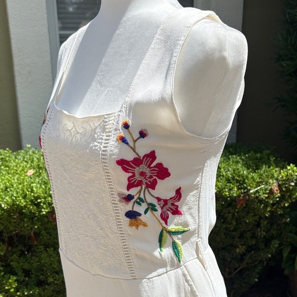 Guess Floral Embroidered White Romper - Picture 3 of 13